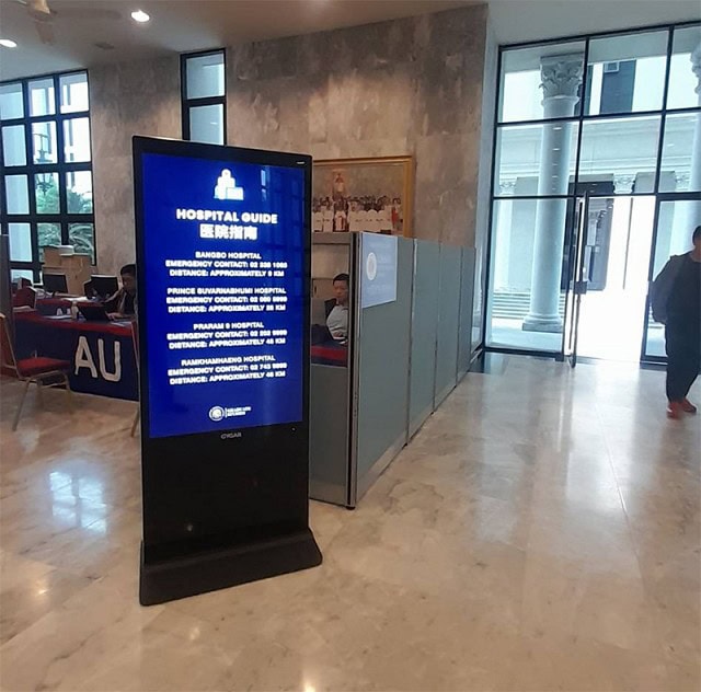 Delivered with free training on how to use floor-standing Digital Signage 3